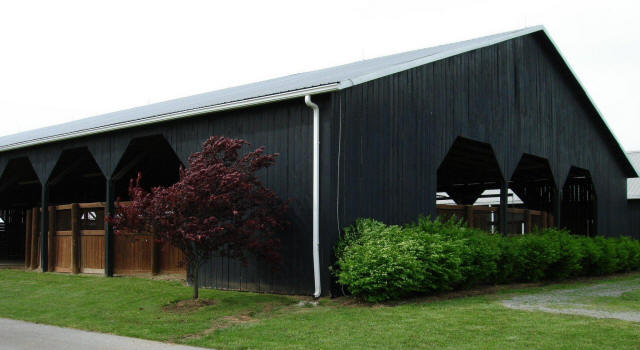 Parker Construction Horse Exerciser and round corral under one open air roof at Millennuim Farm, Lexington, KY